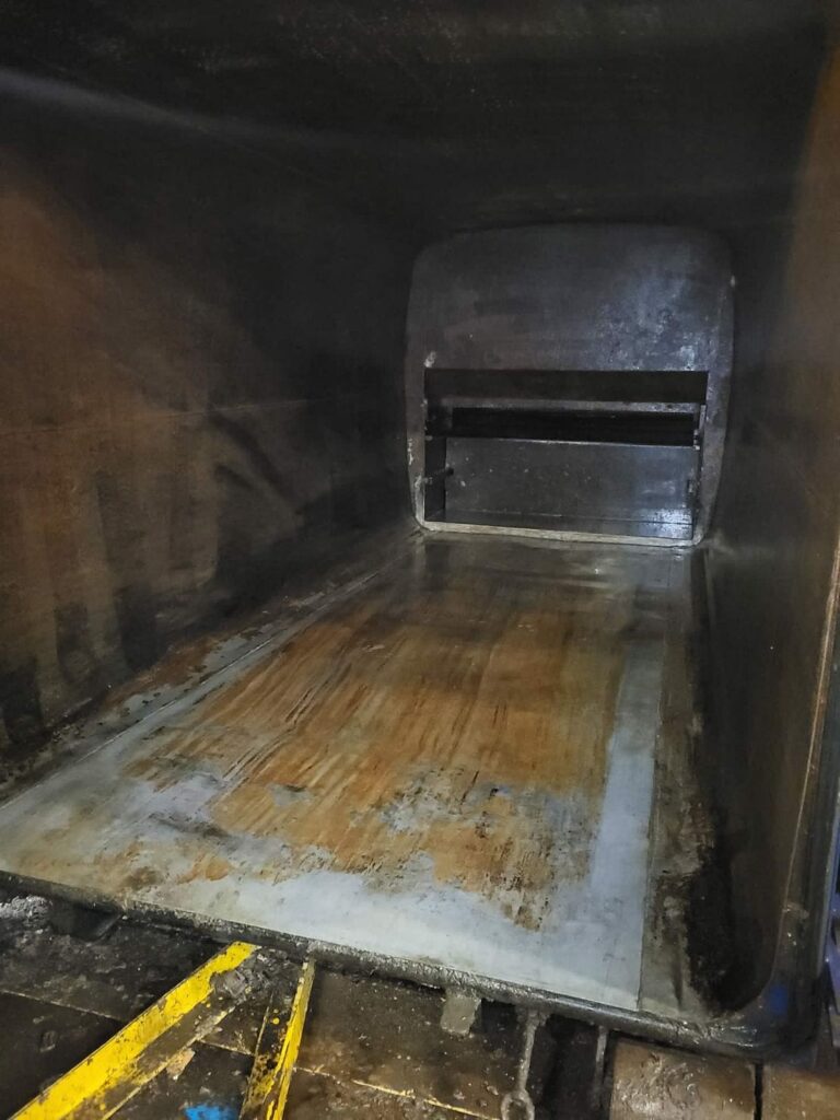 Compactor Cleaning, Cleaning the inside of a compactor