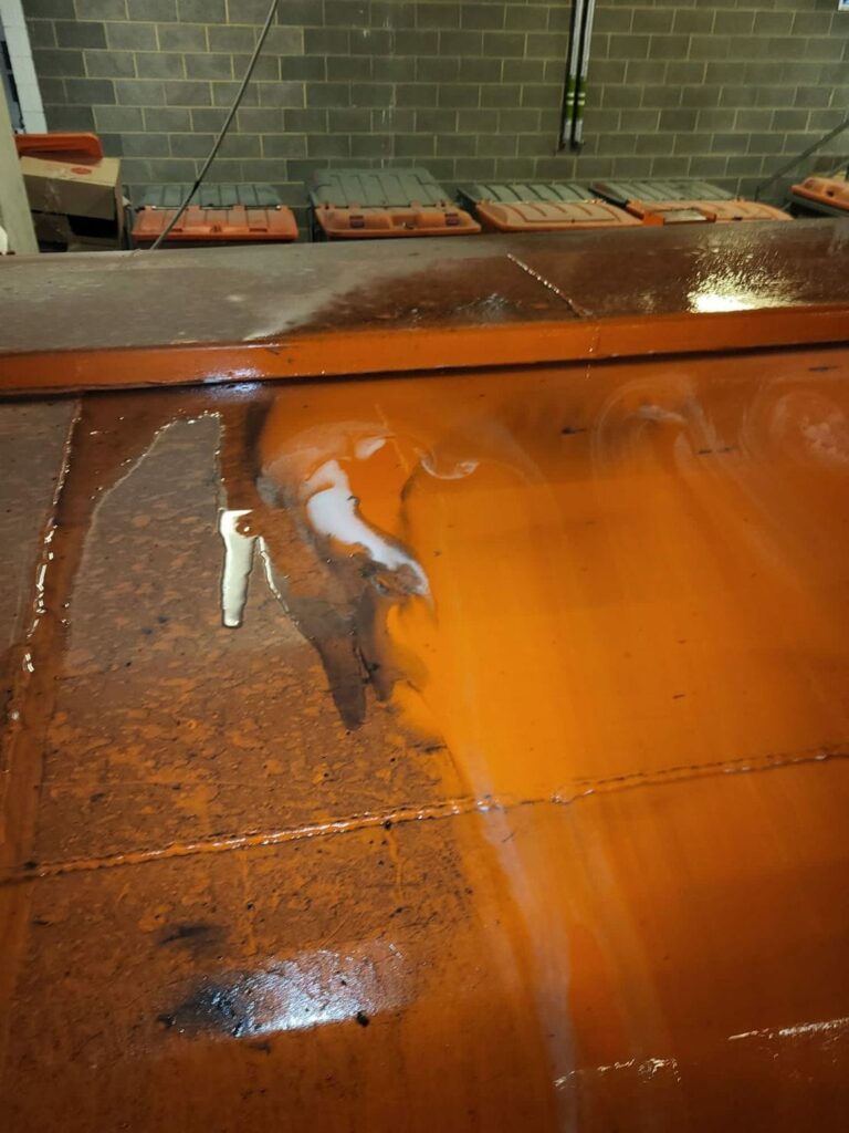 Compactor Cleaning, Cleaning a dirty rubbish compactor