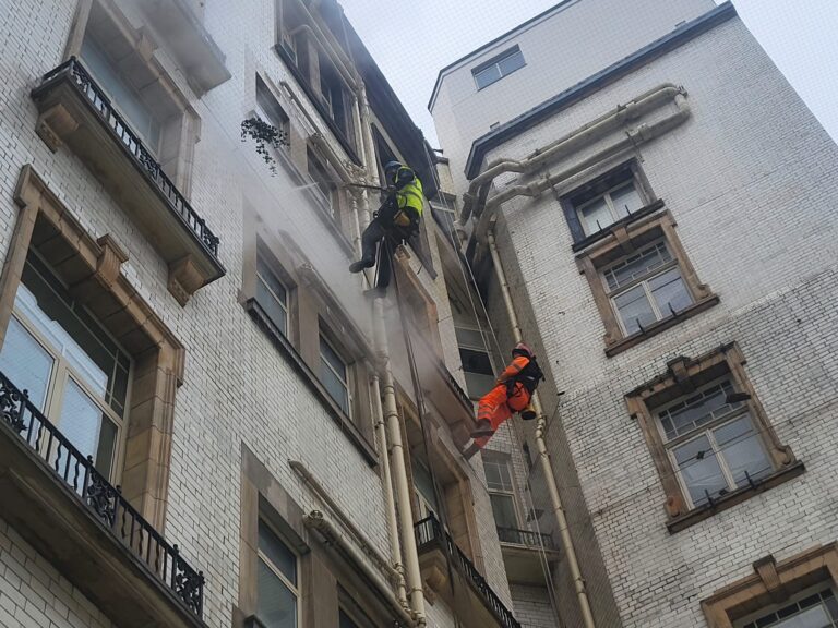 facade abseil cleaning