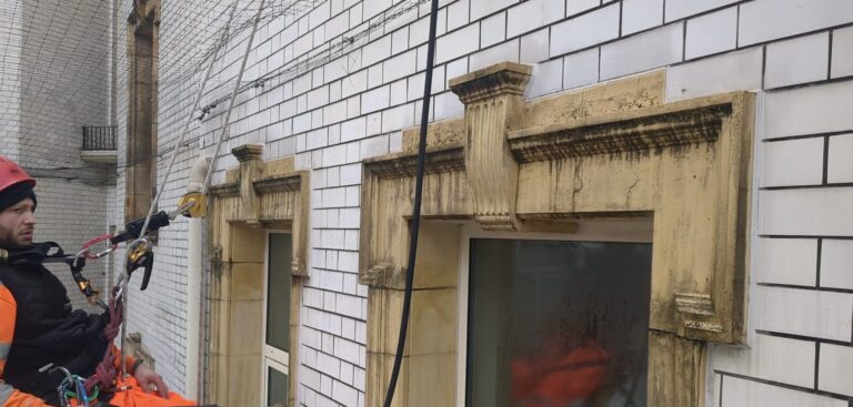 Abseil stone cleaning