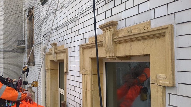 Doff steam cleaning abseilers