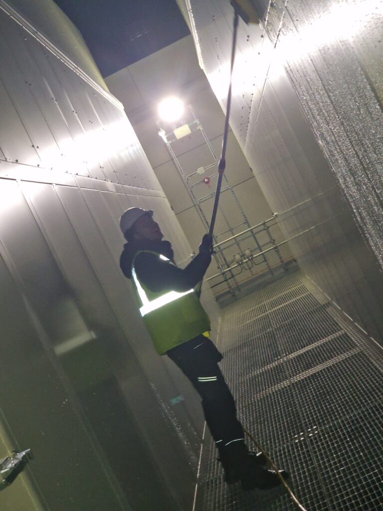 Waterfed Pole cleaning at Data Centre