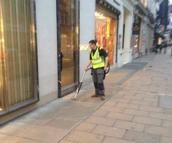 Chewing-Gum-Removal Chewing-Gum-Removal